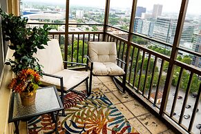 DTWN luxury condo 99 percent Walk score