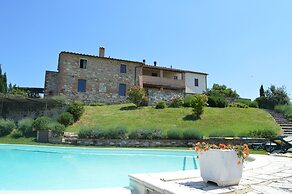 Apartment With Beautiful View in the Crete Senesi