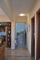 Anastasias House, Zipari