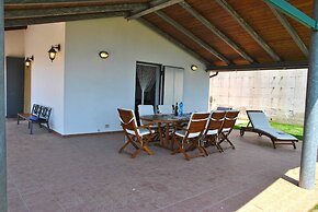 Red Roses Flat in a Semi-detached Villa