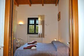 Red Roses Flat in a Semi-detached Villa