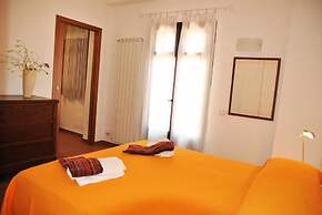 Red Roses Flat in a Semi-detached Villa