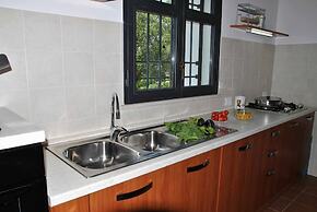 Red Roses Flat in a Semi-detached Villa