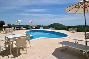 Red Roses Flat in a Semi-detached Villa