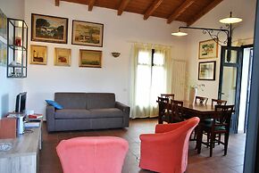 Red Roses Flat in a Semi-detached Villa