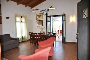 Red Roses Flat in a Semi-detached Villa