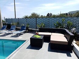 Countryside Villa With Private Pool