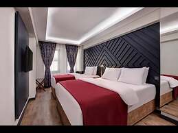 Room in Guest Room - Luxury Triple Room in Istanbul