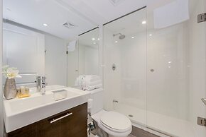Downtown Toronto 2 Bedroom 2 Bath Suite Near Business District, U of T
