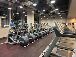 Downtown Toronto 2 Bedroom 2 Bath Suite Near Business District, U of T