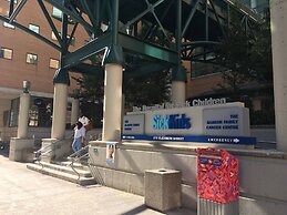 Downtown Toronto 2 Bedroom 2 Bath Suite Near Business District, U of T