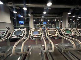 Downtown Toronto 2 Bedroom 2 Bath Suite Near Business District, U of T