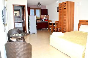 Fully Equipped Apart. 4 ppl Only 500m From Flic-en-flac Beach