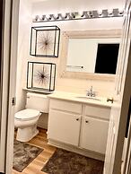 Beautiful 3 Bedroom Townhome in Irvine