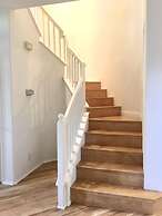 Beautiful 3 Bedroom Townhome in Irvine