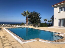 Villa Green Palace, Private Pool, Sea & Mountain Views , Spacious & Be