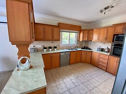 Villa Green Palace, Private Pool, Sea & Mountain Views , Spacious & Be