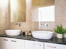 Sanders River Plaza Limassol Apartment