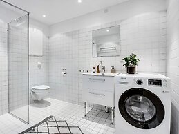 Sanders City - Pleasant 4-bdr Apt in the Capital