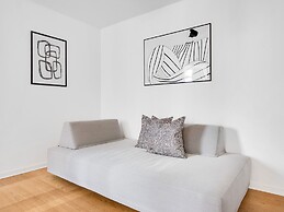 Sanders City - Pleasant 4-bdr Apt in the Capital