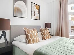 Sanders City - Pleasant 4-bdr Apt in the Capital