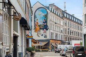 Sanders City - Pleasant 4-bdr Apt in the Capital