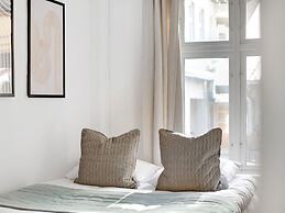 Sanders City - Pleasant 4-bdr Apt in the Capital