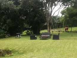 Crest Farm - Self-catering 2-bedroom, Wi-fi, Views, Swiming Pool