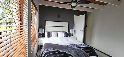 Crest Farm - Self-catering 2-bedroom, Wi-fi, Views, Swiming Pool