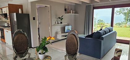 Crest Farm - Self-catering 2-bedroom, Wi-fi, Views, Swiming Pool