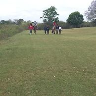 Crest Farm - Self-catering 2-bedroom, Wi-fi, Views, Swiming Pool