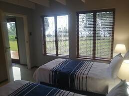 Crest Farm - Self-catering 2-bedroom, Wi-fi, Views, Swiming Pool