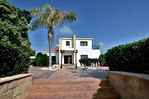 Impressive Large Villa Huge Heated Pool Garden