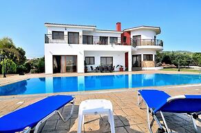 Impressive Large Villa Huge Heated Pool Garden