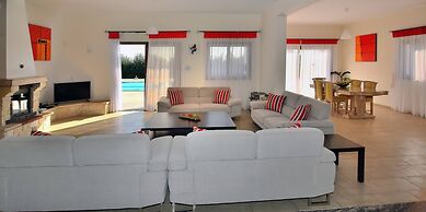 Impressive Large Villa Huge Heated Pool Garden