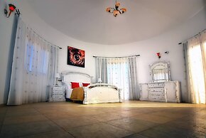 Impressive Large Villa Huge Heated Pool Garden