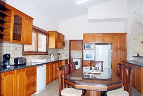 Impressive Large Villa Huge Heated Pool Garden