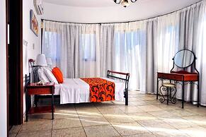 Impressive Large Villa Huge Heated Pool Garden