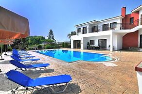 Impressive Large Villa Huge Heated Pool Garden