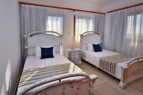 Impressive Large Villa Huge Heated Pool Garden