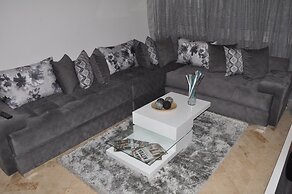Val Fleuri Apartment With Balcony, Casablanca