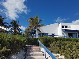 Spacious Villa On The Beach