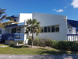 Spacious Villa On The Beach