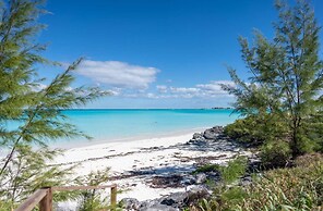 Spacious Villa On The Beach