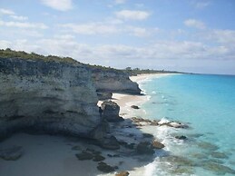Spacious Villa On The Beach