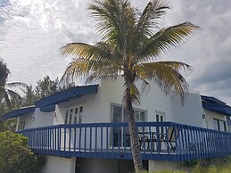 Spacious Villa On The Beach
