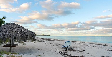Spacious Villa On The Beach