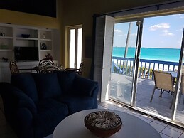 Spacious Villa On The Beach