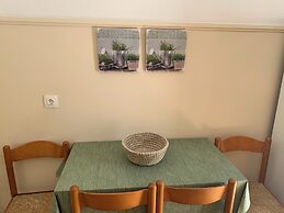 Zeusplace Spacious Apartment Private Parking