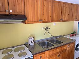 Zeusplace Spacious Apartment Private Parking